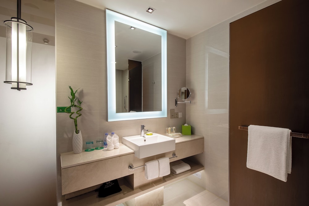 غرفة أساسية بسرير كينج، HOLIDAY INN GUANGZHOU SCIENCE CITY 4/4