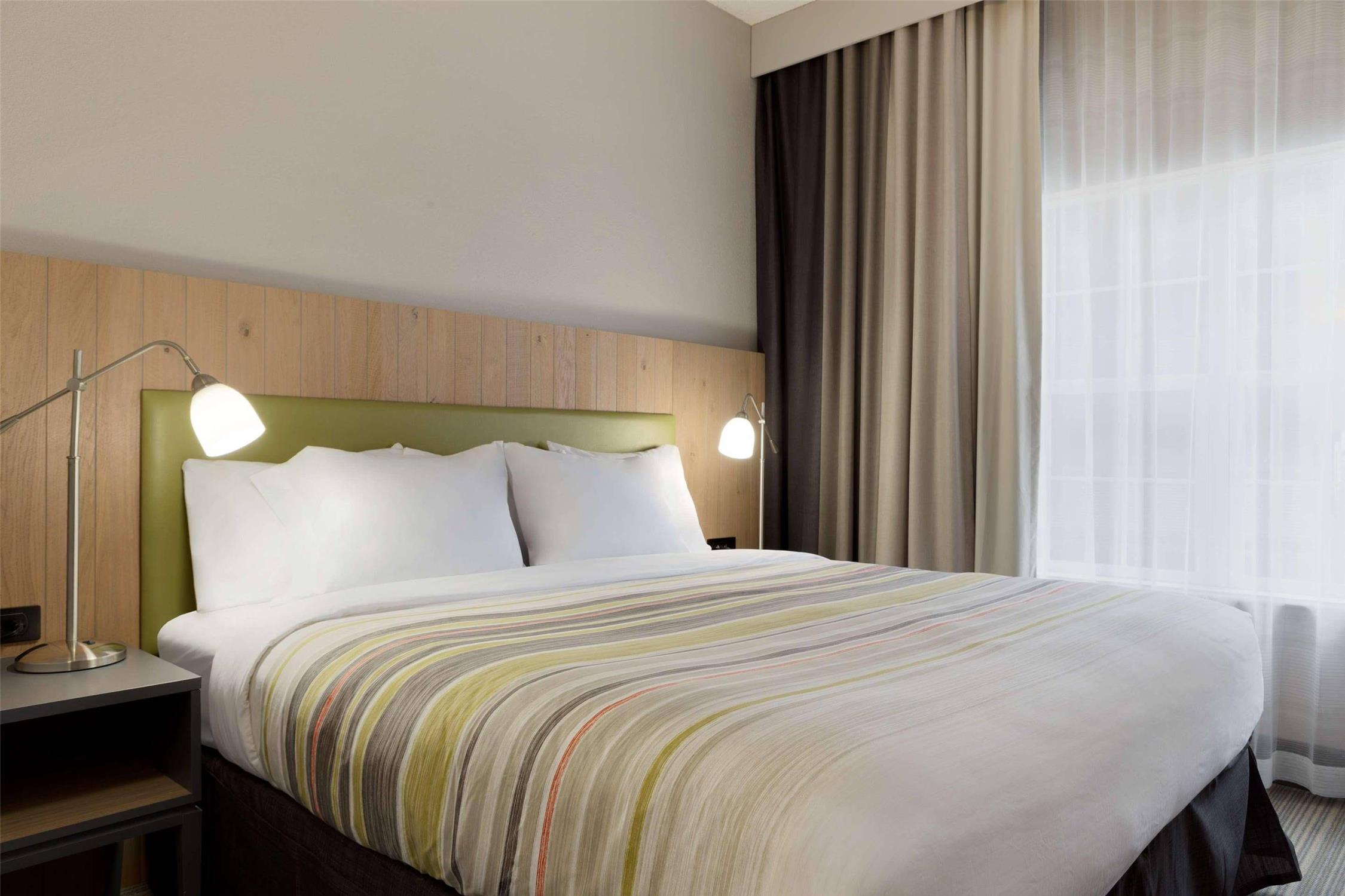 Country Inn & Suites By Radisson Jackson Tn 7/24