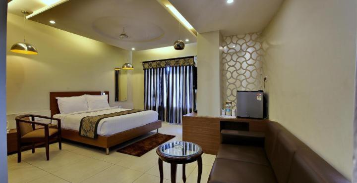 Hotel Sheela Shree Plaza 7/23