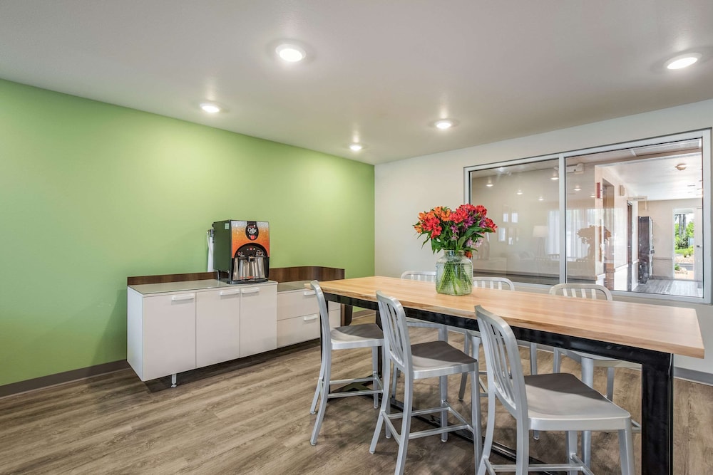 WoodSpring Suites Chicago Midway 5/32