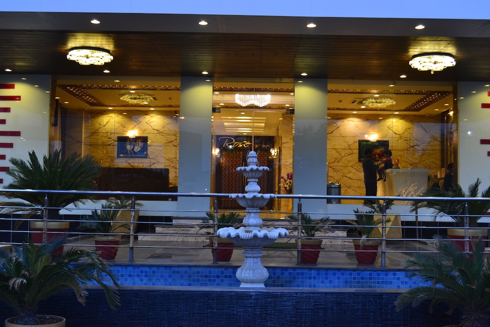 Hotel 5 Flowers 3/61