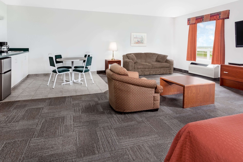 Super 8 By Wyndham Morden 9/13