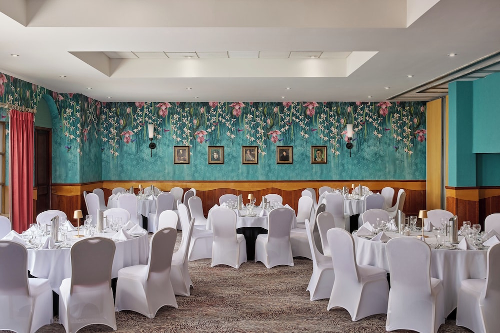 Dooleys Hotel Waterford City 54/57