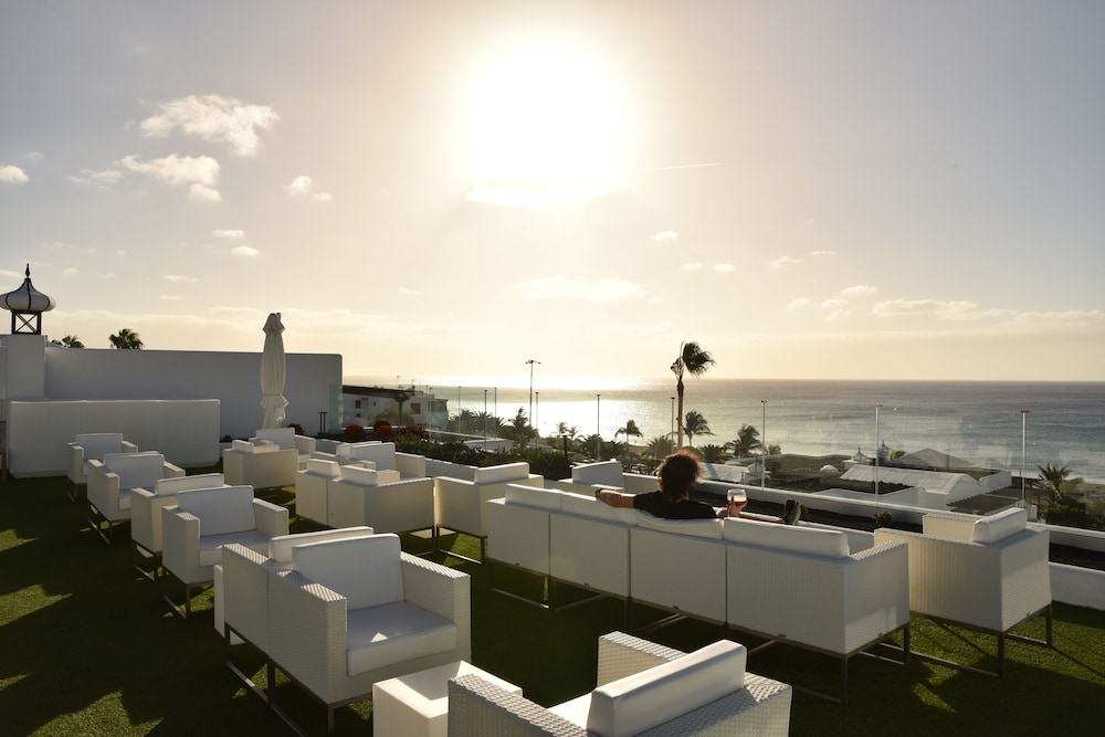 R2 Bahia Kontiki Beach Aparthotel 55/60
