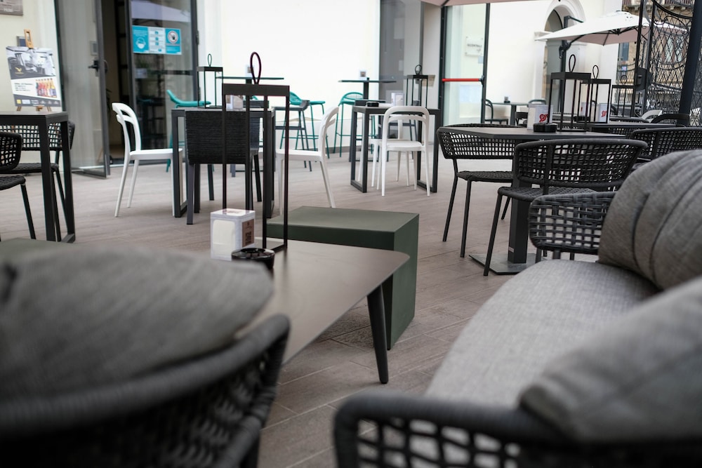 Albergo Centrale 38/54