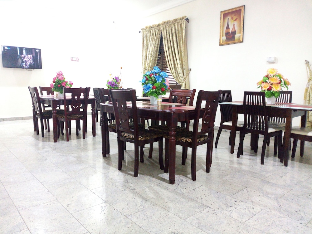 Dionzec Hotel & Suites 11/15