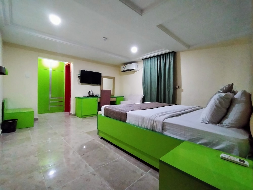 Boardwalk Hotel Wuse 2 7/23