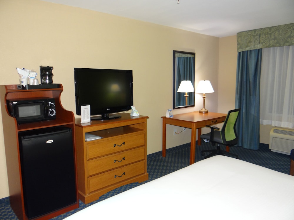 Holiday Inn Express Hotel And Suites Salisbury Delmar 59/68