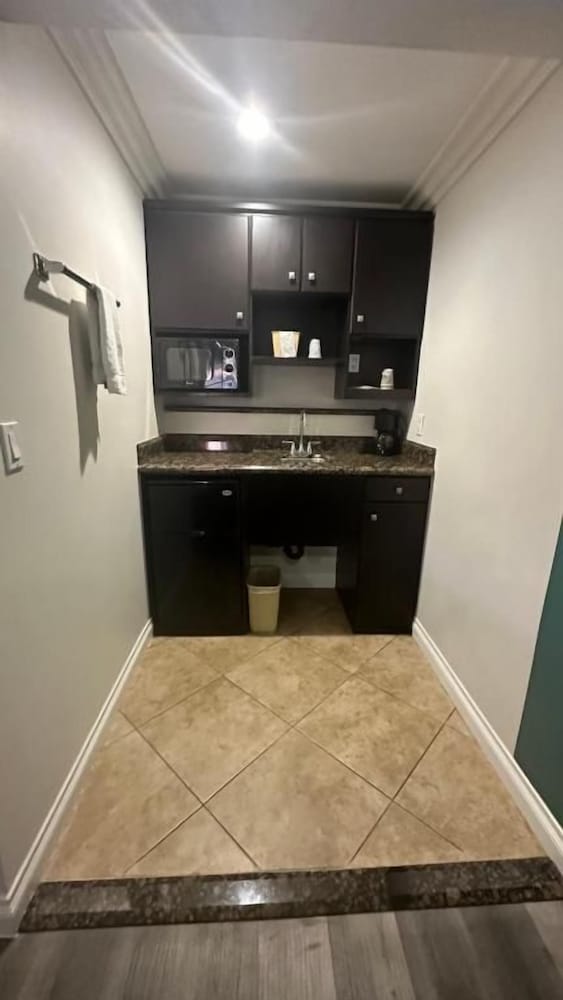 Garden Inn Suites 10/55