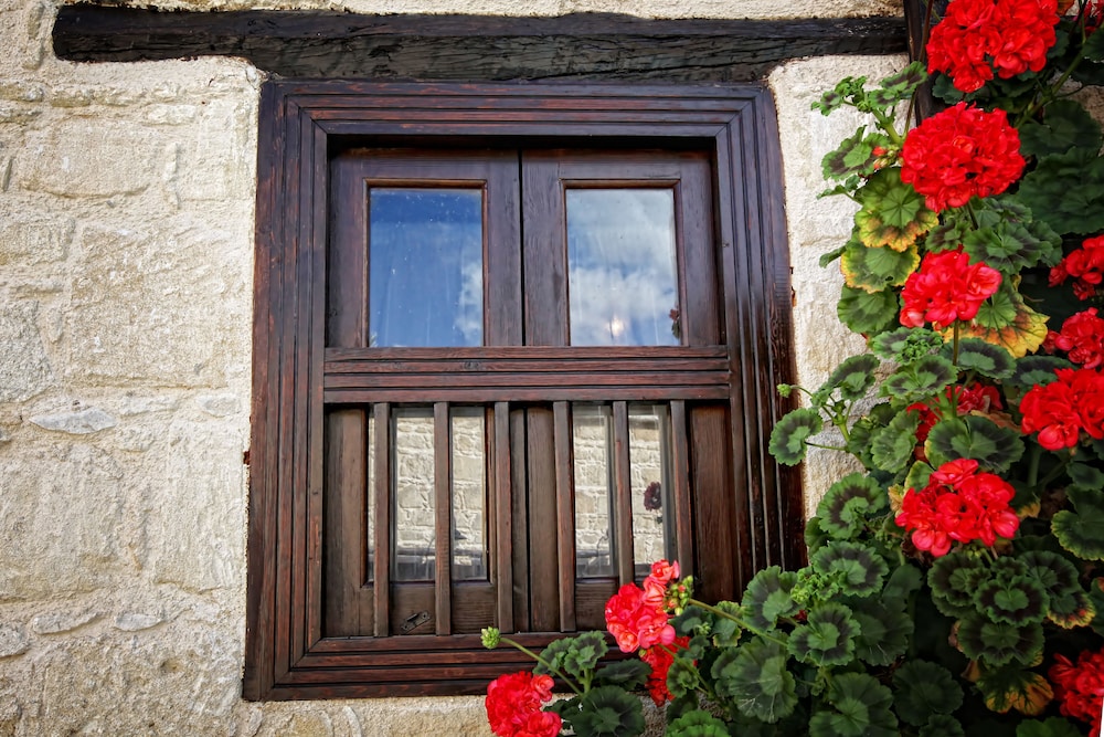 LEONIDAS VILLAGE HOUSES 4/45