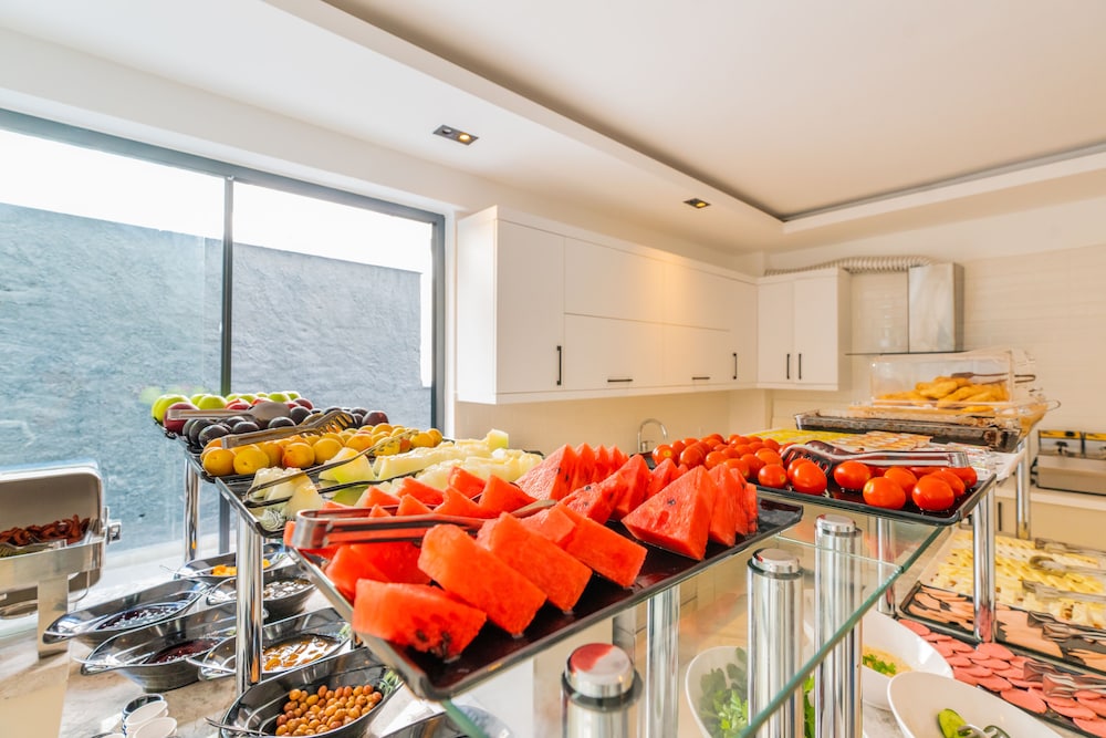 Leonis Hotel 35/50