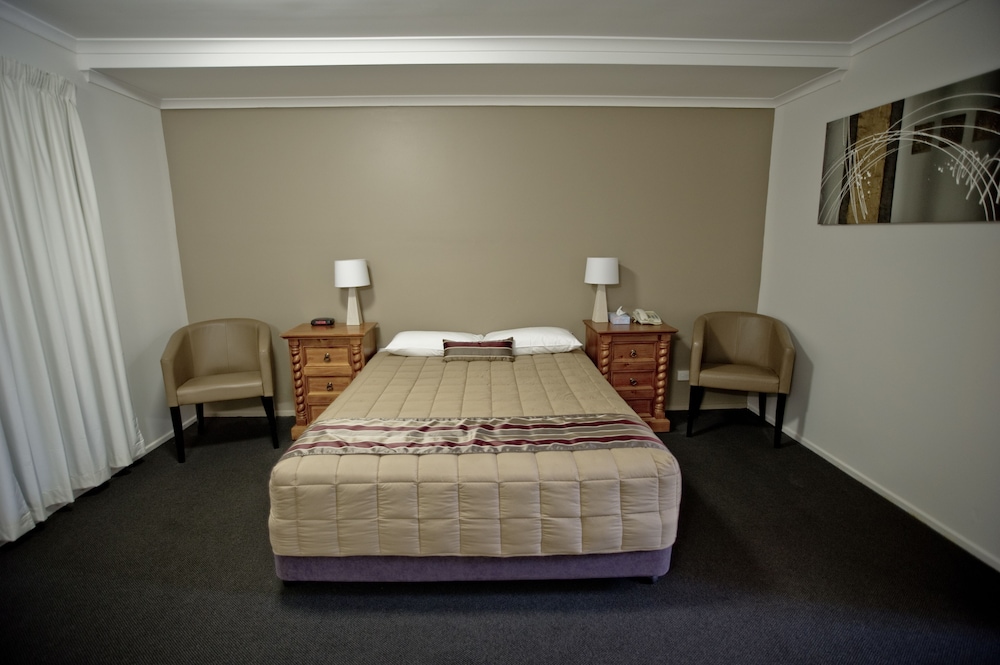 Centrepoint Motor Inn 9/19