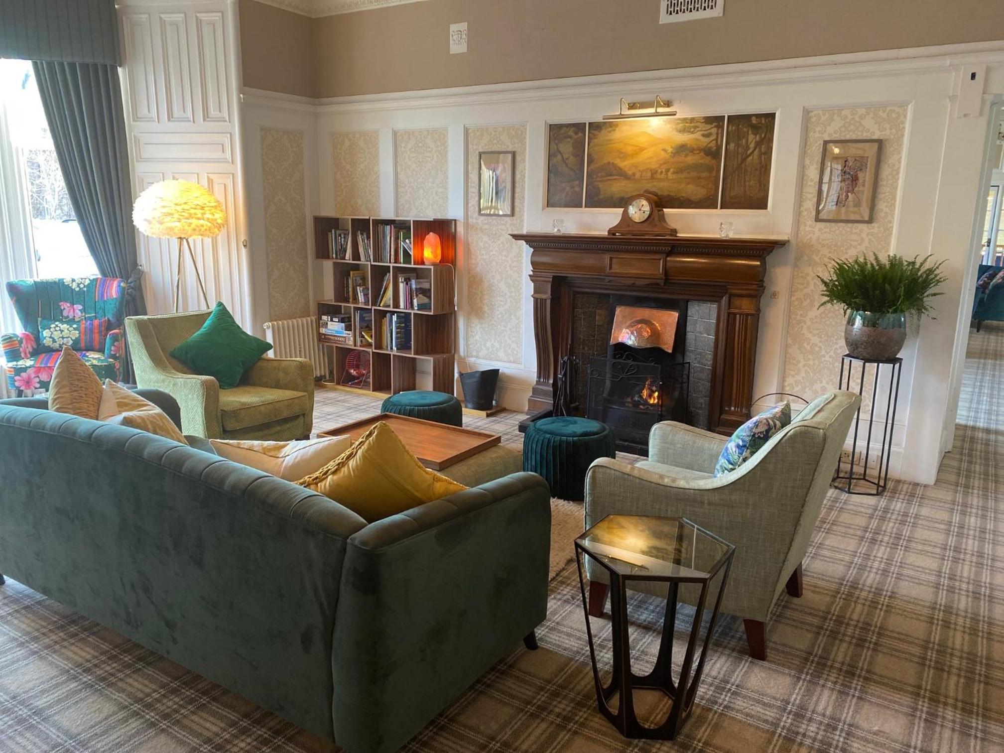 Glenesk Hotel 25/50