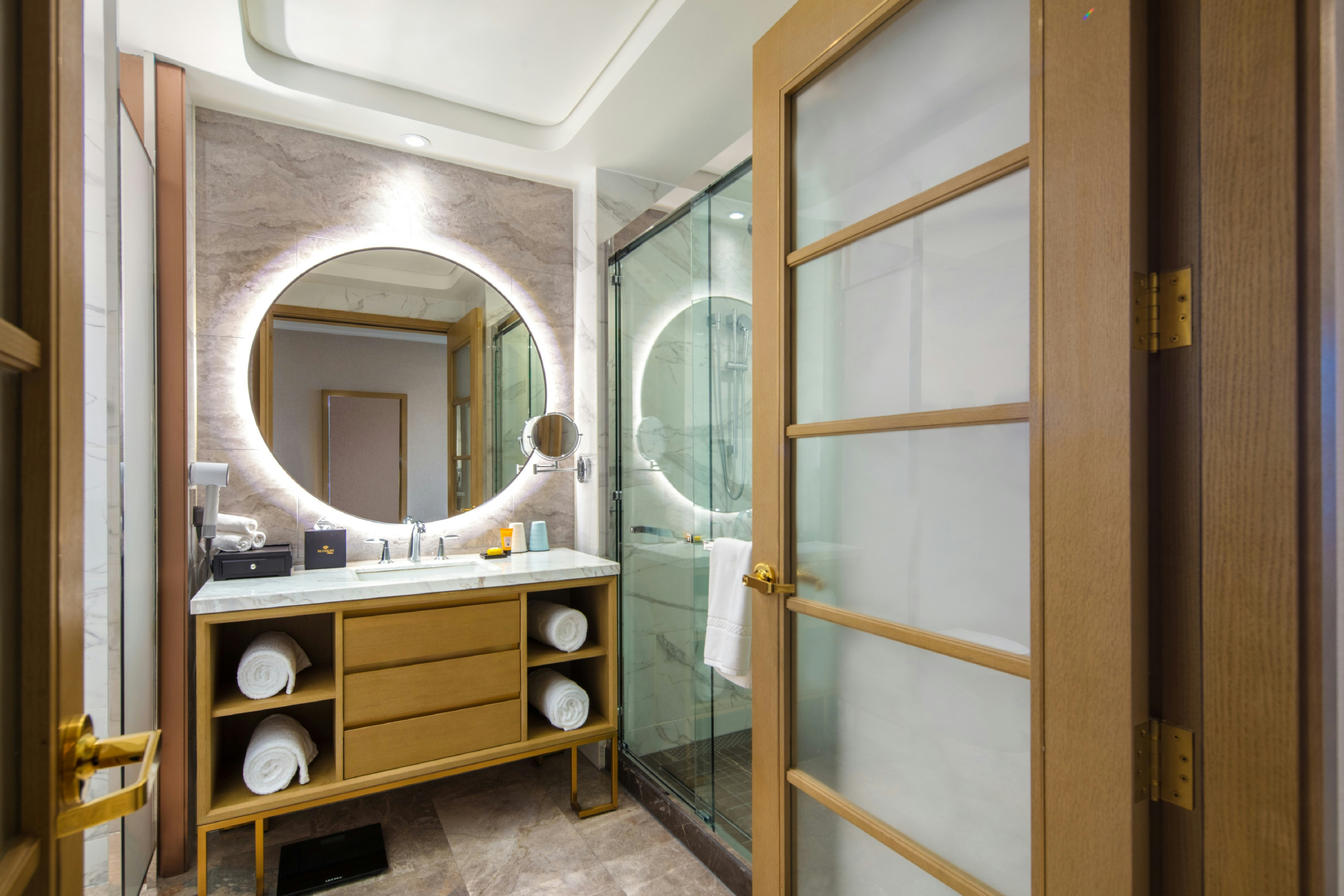 Blossom Hotel Houston, Curio Collection by Hilton 35/36