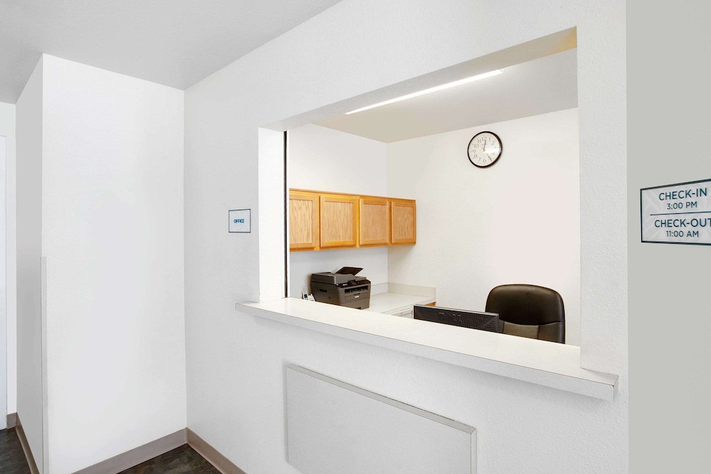 WoodSpring Suites Denton 8/35