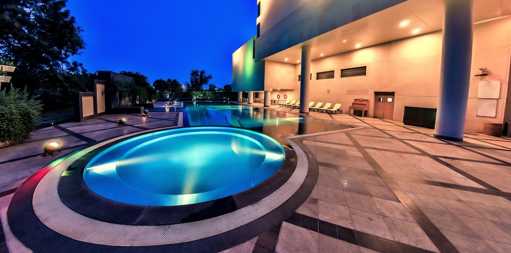 swimming pool spa