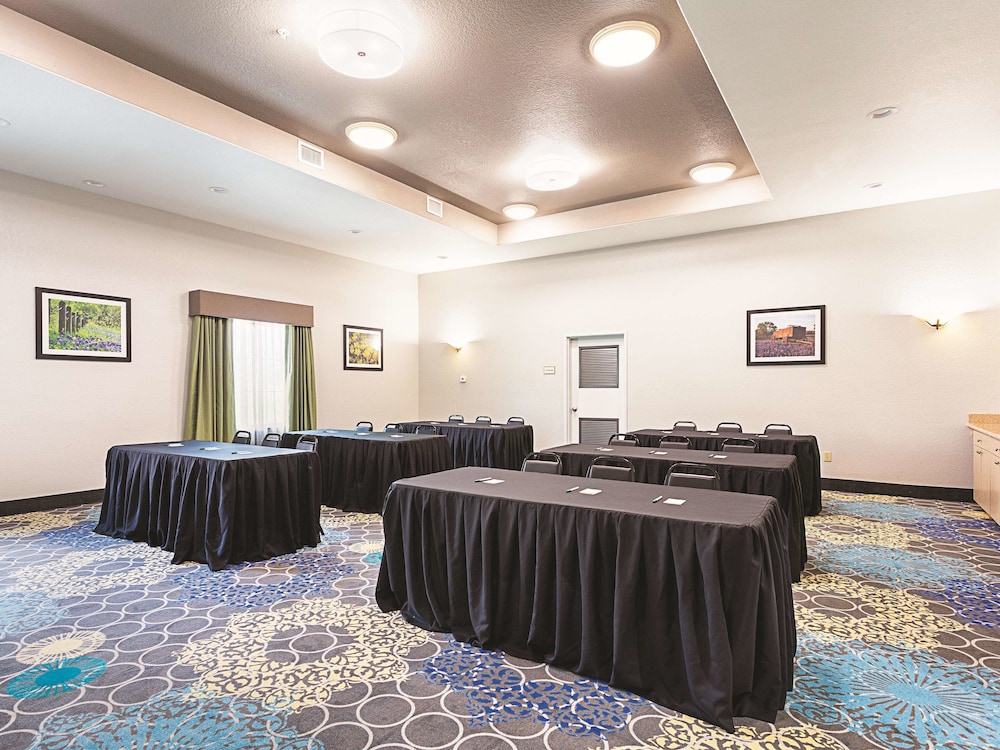 La Quinta Inn & Suites by Wyndham San Antonio Northwest 47/62