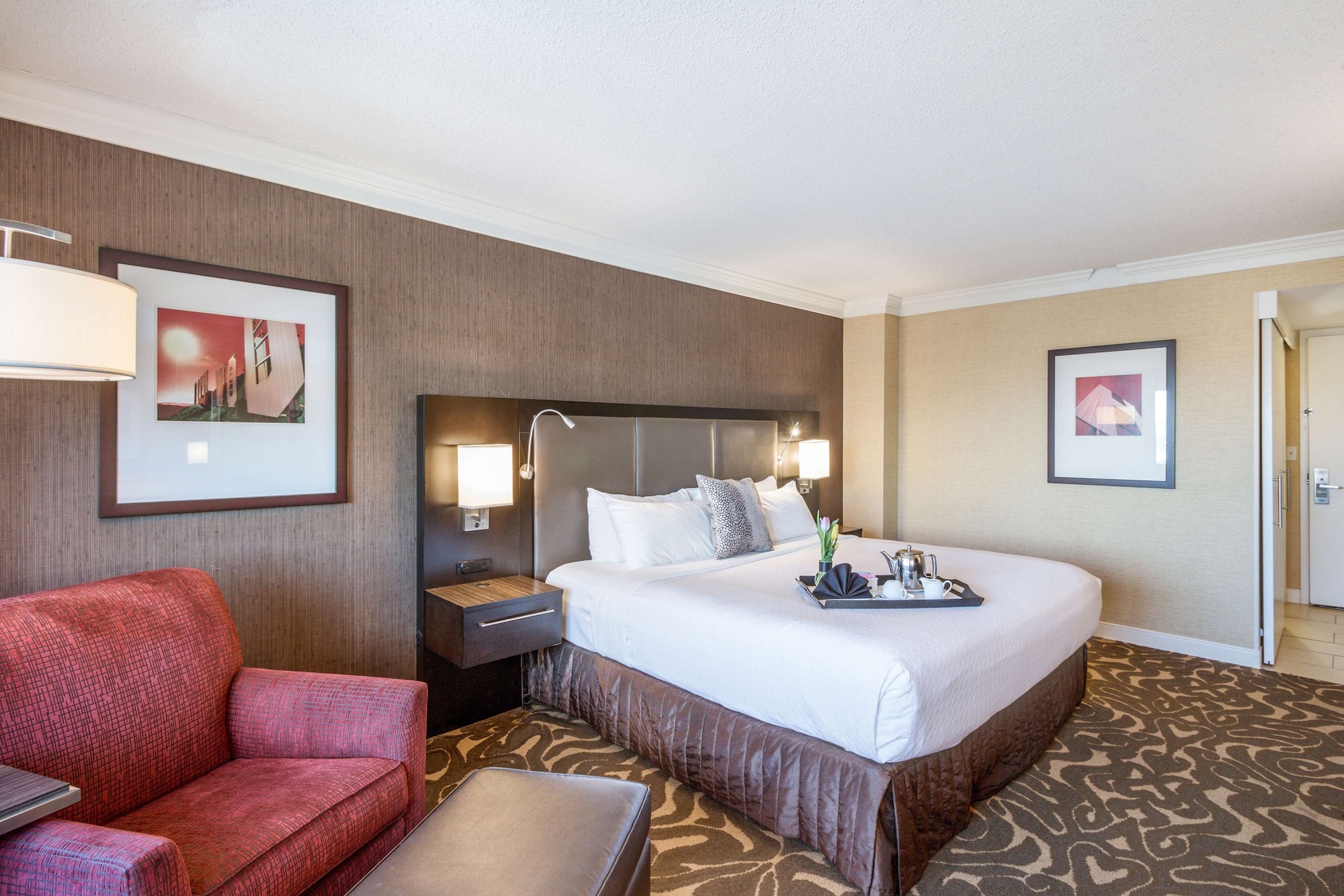 EXECUTIVE, KING BED, ACCESSIBLE