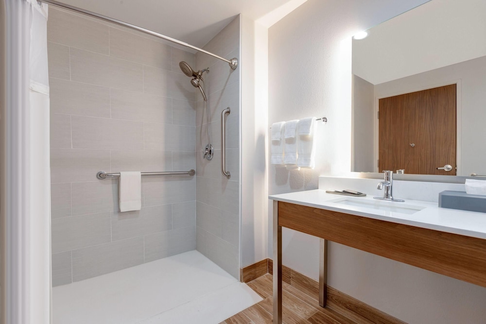 La Quinta Inn & Suites by Wyndham Eagle Pass 41/42