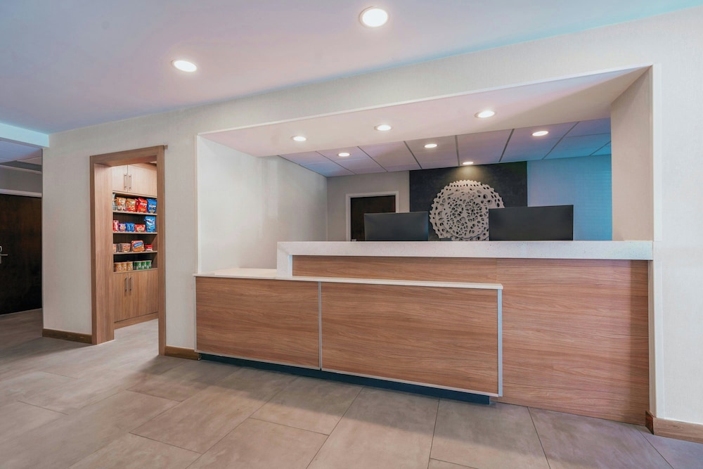 Fairfield Inn Suites by Marriott Atlanta Kennesaw 3/50