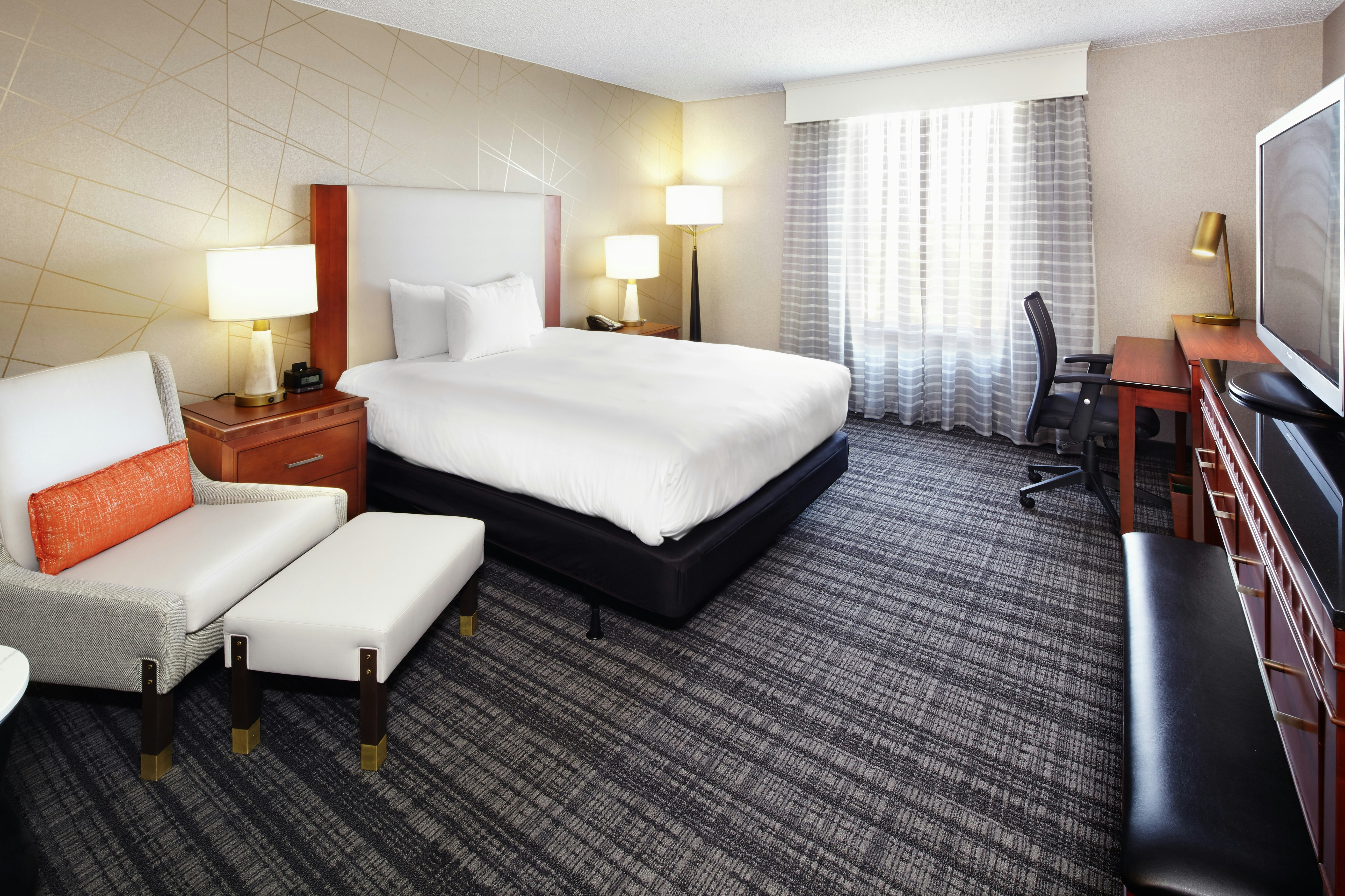 ROOM, QUEEN BED, ACCESSIBLE