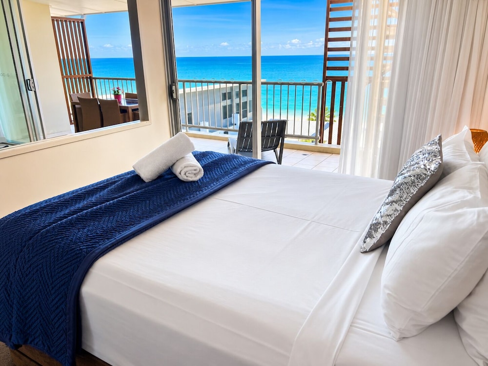 ON THE BEACH RESORT BRIBIE ISLAND 15/50