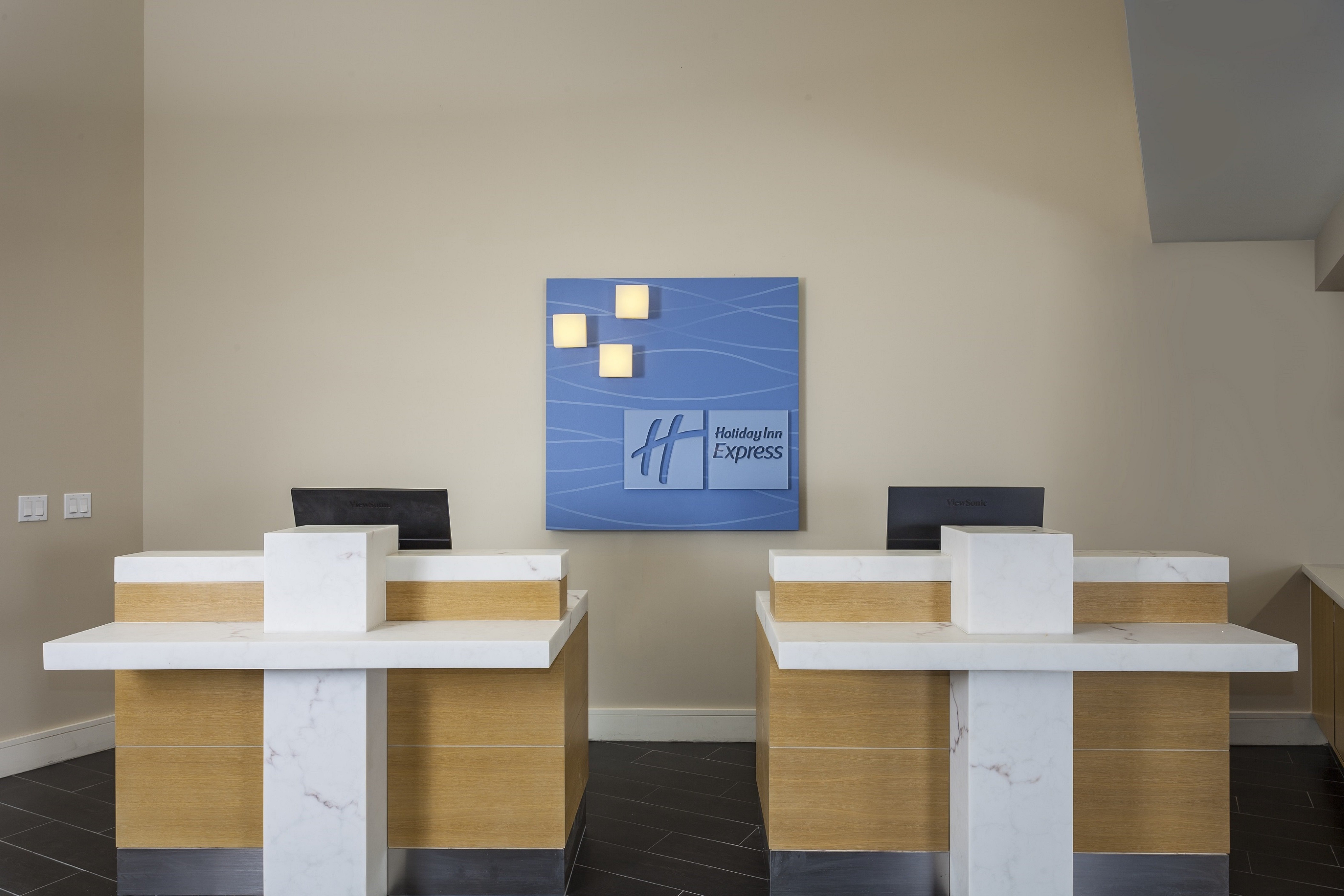 Holiday Inn Express and Suites La Jolla - Windansea Beach 17/24