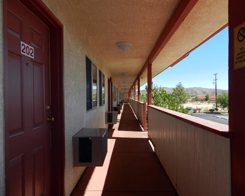 High Desert Motel Joshua Tree National Park 16/40