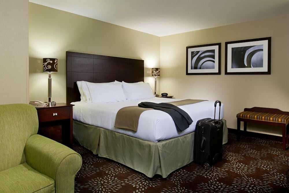 Holiday Inn Express Suites Pittsburgh West Green Tree 7/44