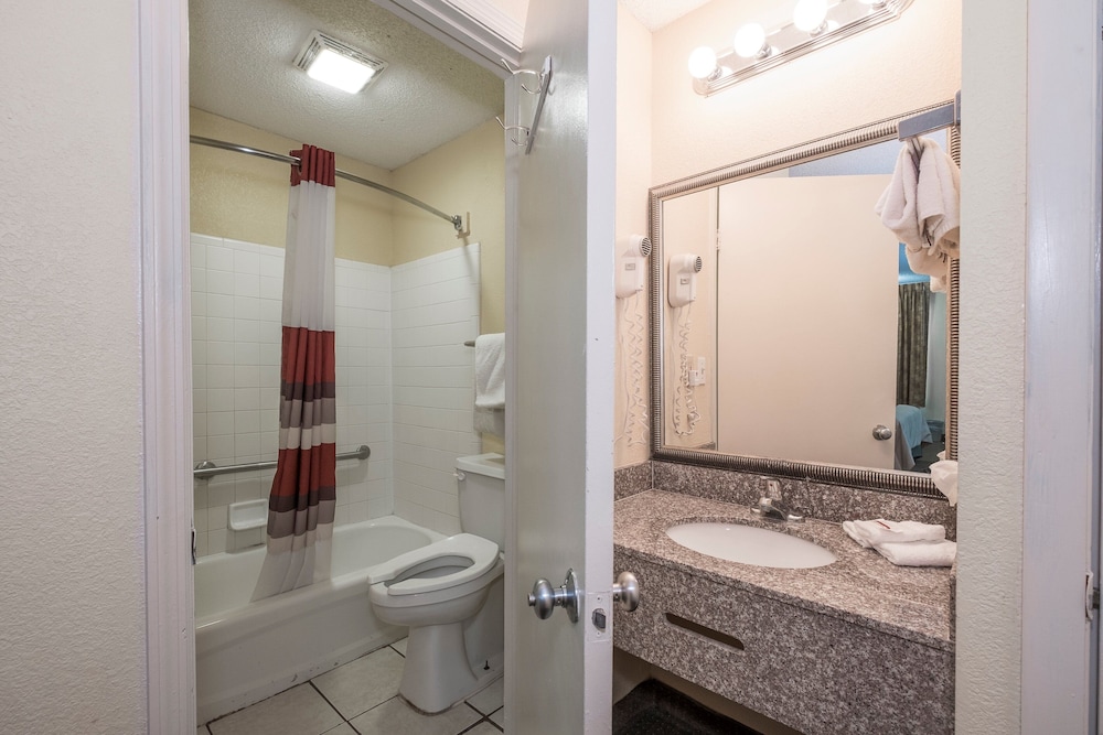 Red Roof Inn Baldwin 13/38