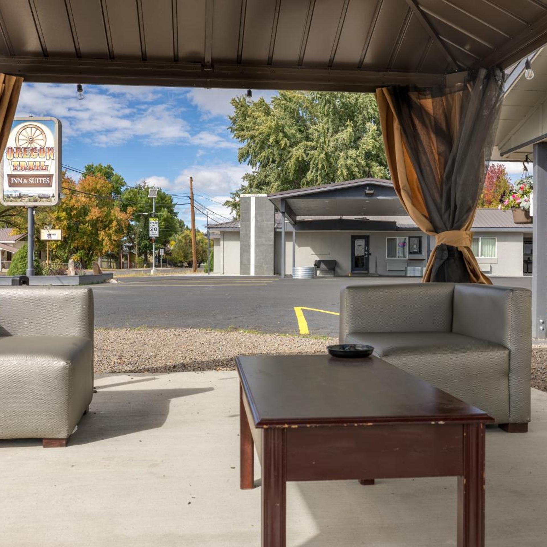 Oregon Trail Inn and Suites 10/50