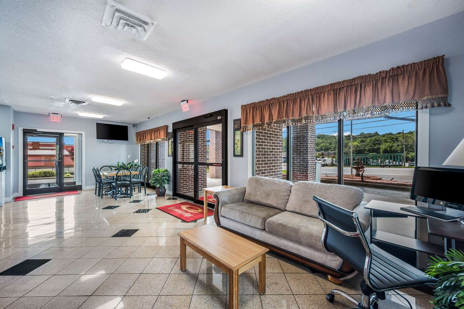 Econo Lodge Inn and Suites University Huntsville AL 8/19