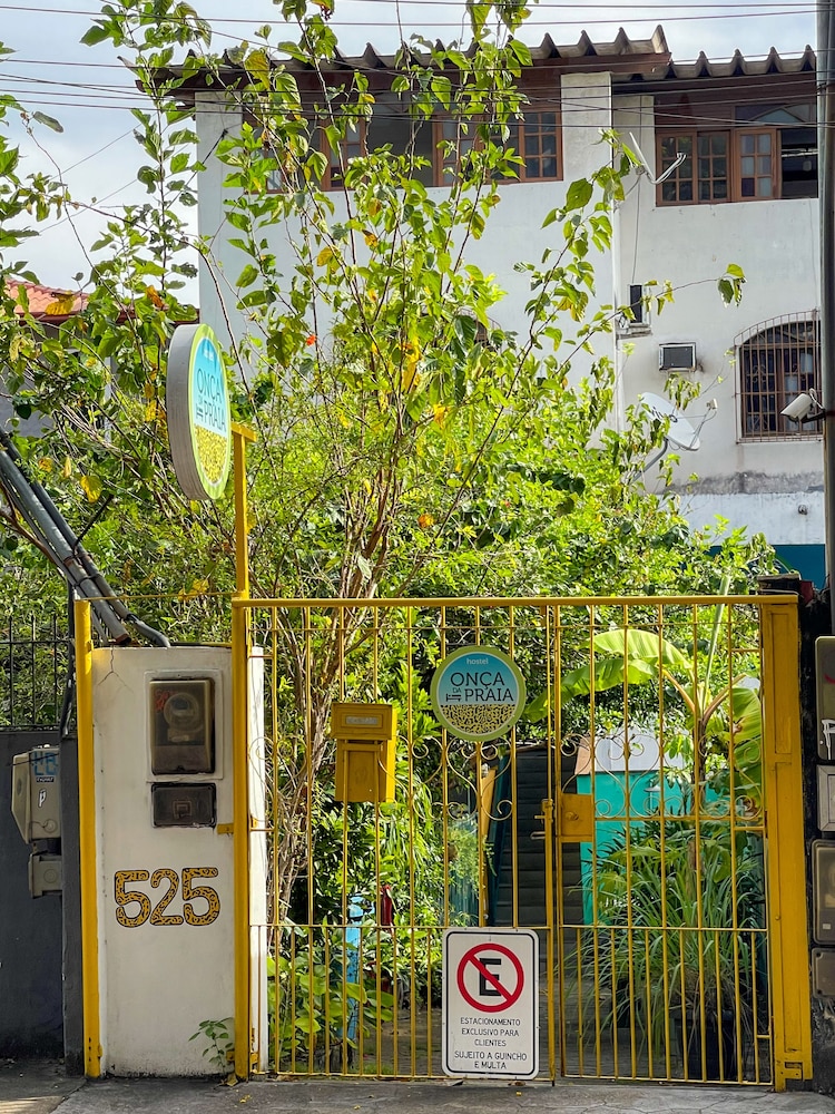 Onça Da Praia Hostel 3/50
