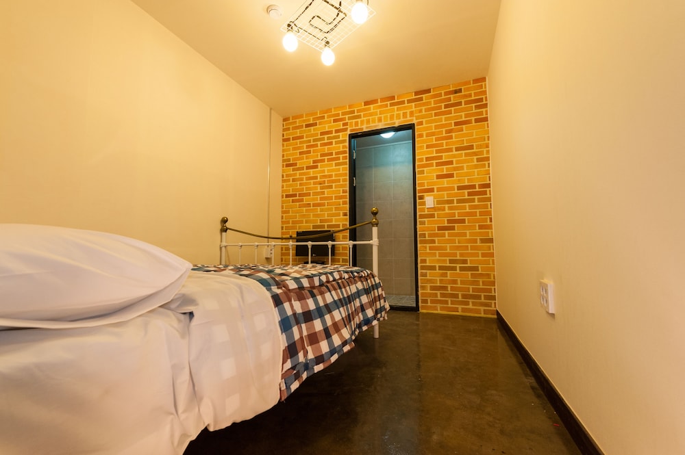 Inno Hostel &amp; Pub Lounge Hongdae 18/65
