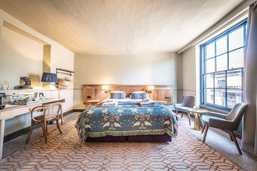 The Feathers Hotel 24/50