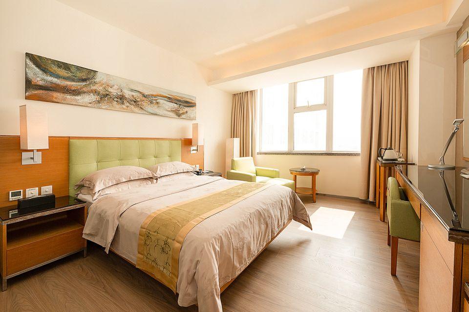 Elegant, Queen Bed
