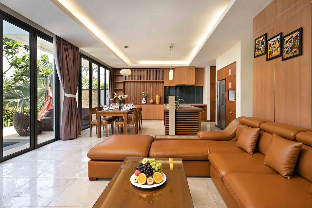 The Ocean Suites 34/50