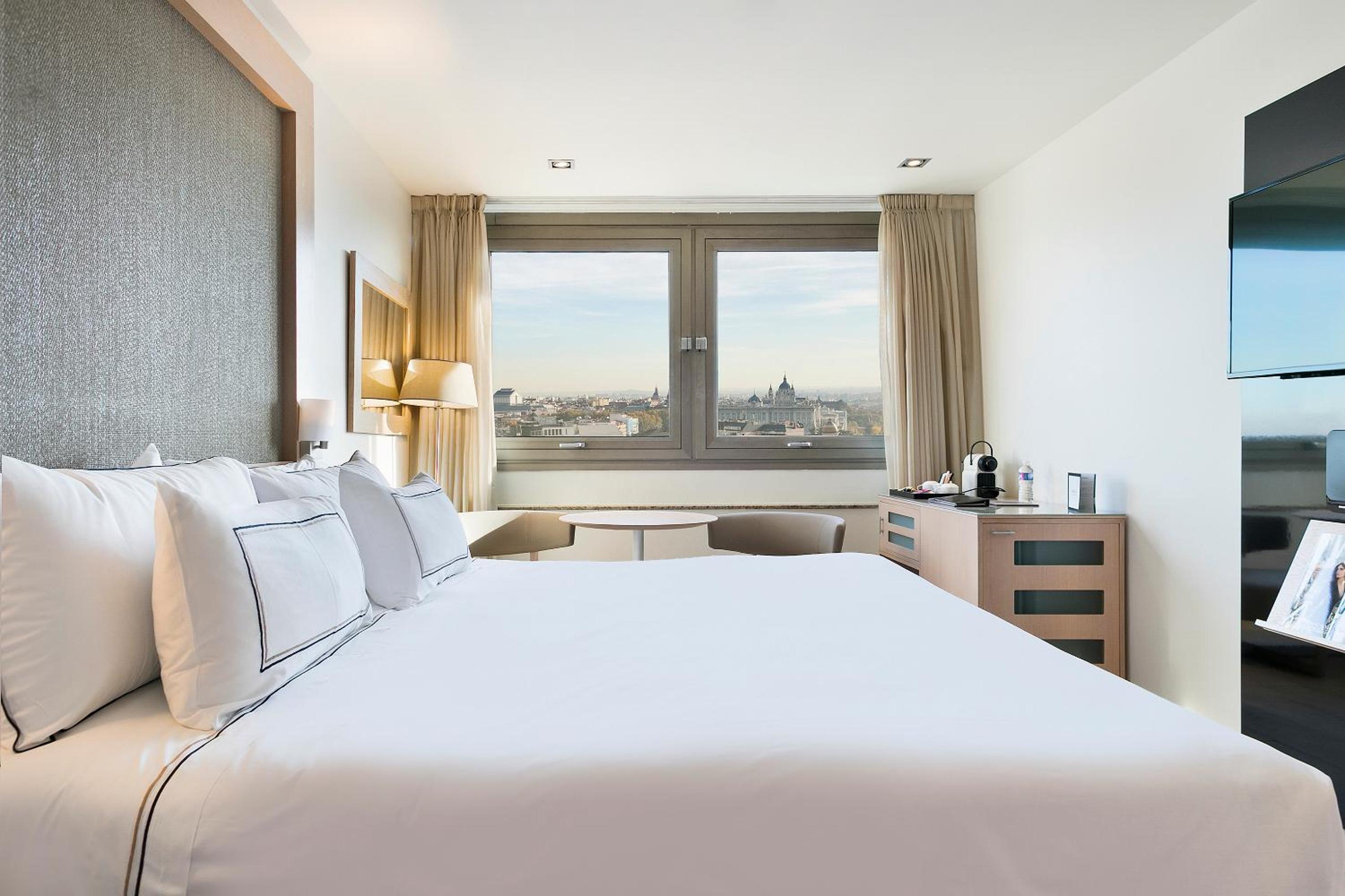 The Level, Double or Twin Bed