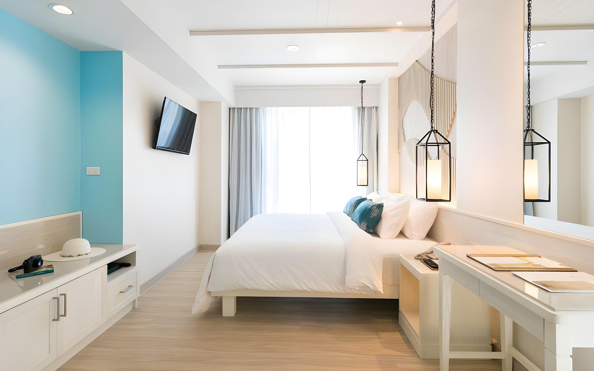 2 Bedrooms, Teen, Suite, Aqua Wing