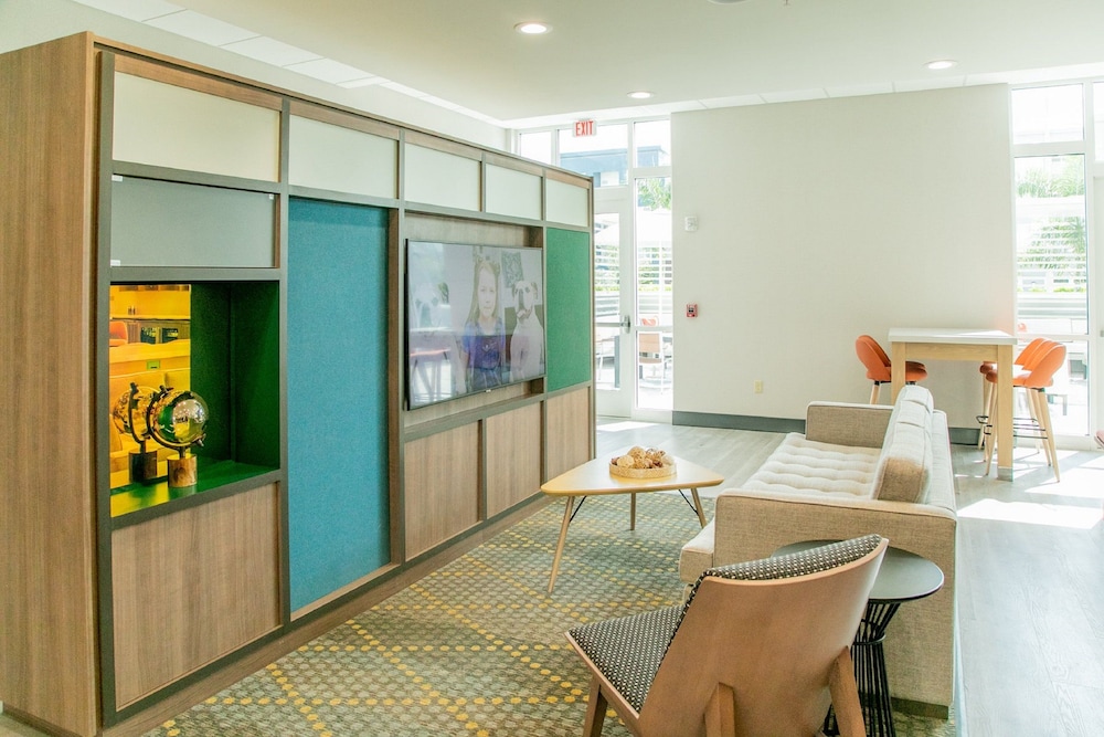 Holiday Inn & Suites Orlando I-Drive - Theme Parks 49/77
