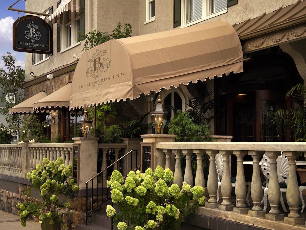 Bernards Inn 4/49