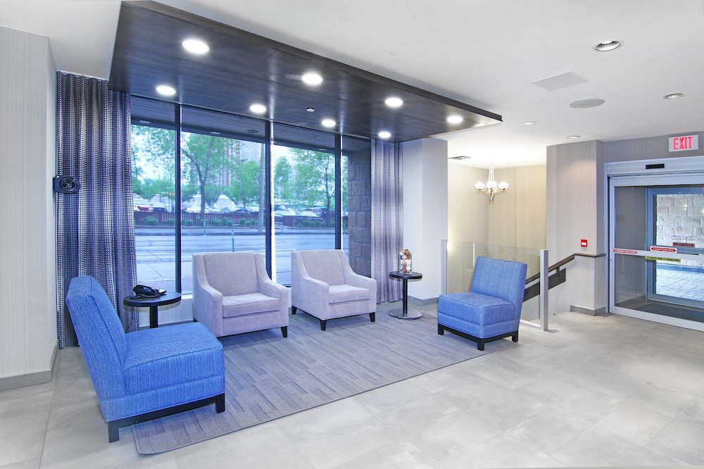 Holiday Inn Express Hotel & Suites Calgary 56/71
