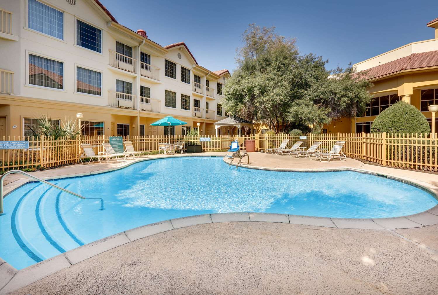 La Quinta Inn & Suites by Wyndham Dallas - Addison Galleria 19/24