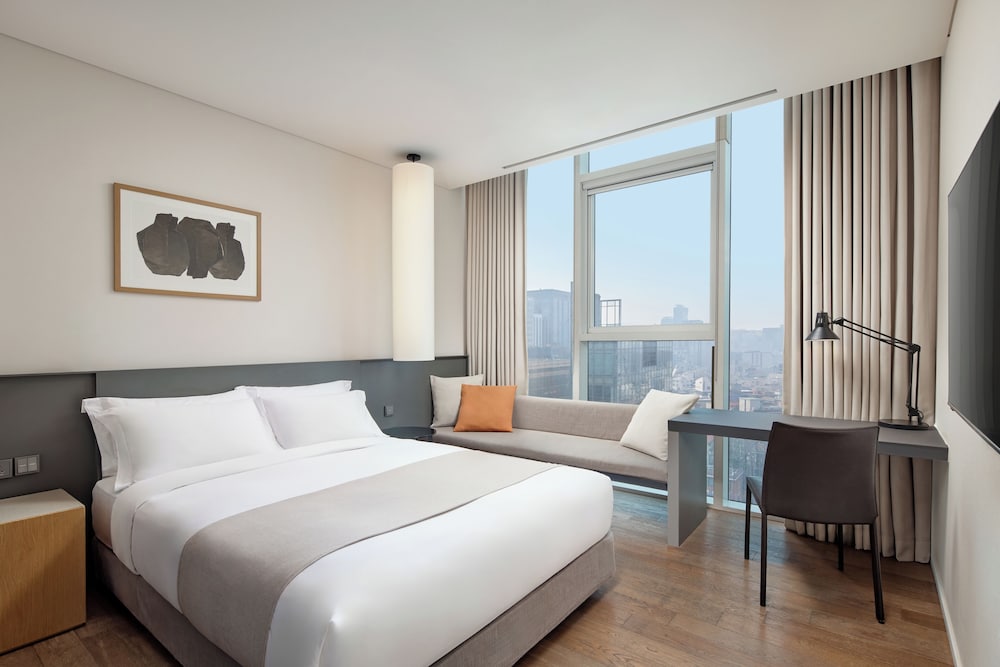 Freestyle, Deluxe, Queen Bed