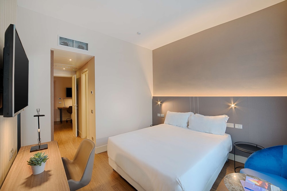 ADJOINING, FAMILY, WITH EXTRA BED