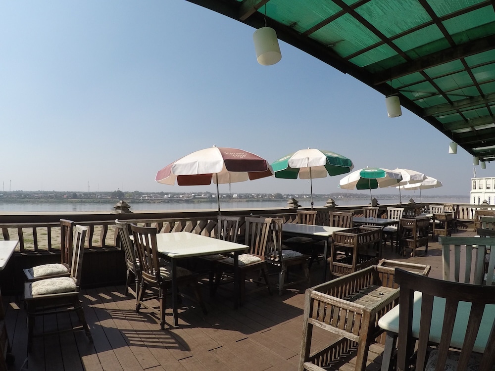 Sengtawan Riverside Hotel 16/23