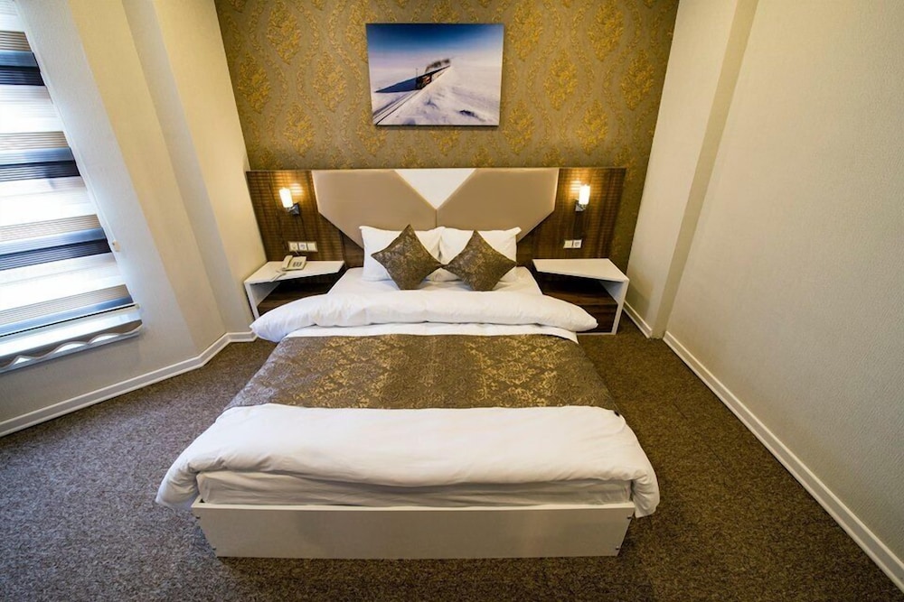 Kars-i Sirin Hotel 8/19