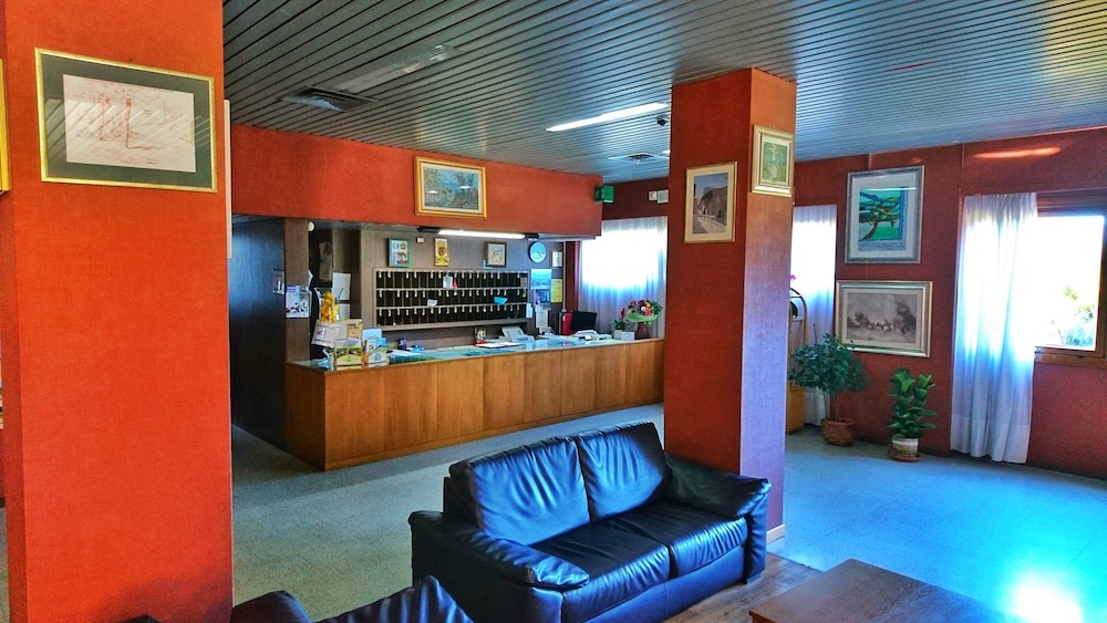 Hotel Holidays 5/54