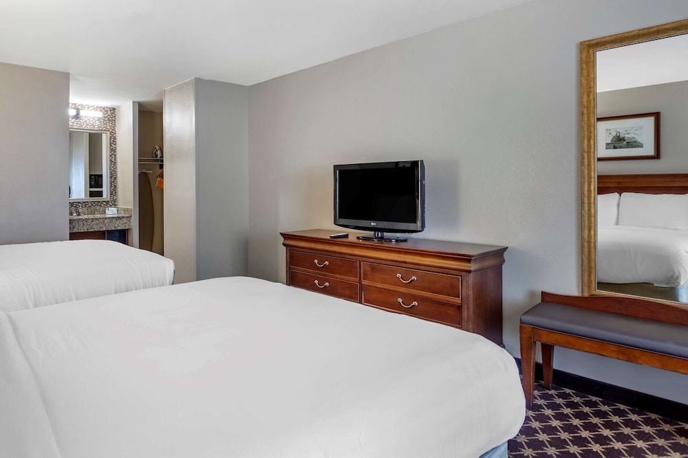 Quality Inn Near The Island Pigeon Forge 30/58