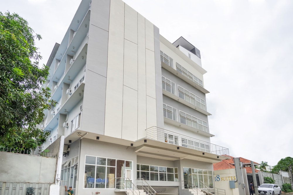 18 Suites Cebu 7/38